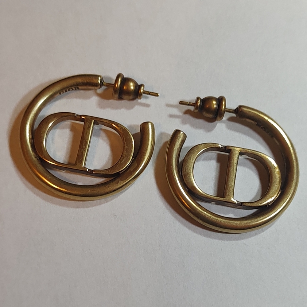 SOLD.... Dior earrings new authentic
